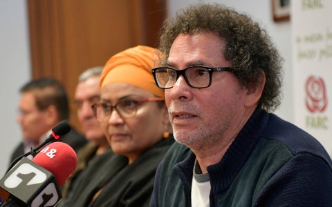 Pastor Alape y Victoria Sandino, miembros del partido político Farc.
