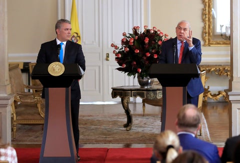 El presidente, Iván Duque, junto con Ángel Gurría, secretario general de la OCDE, en la Casa de Nariño, en Bogotá