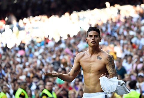 James Rodríguez luego de anotarle al Granada en el Estadio Santiago Bernabéu, en Madrid (España)