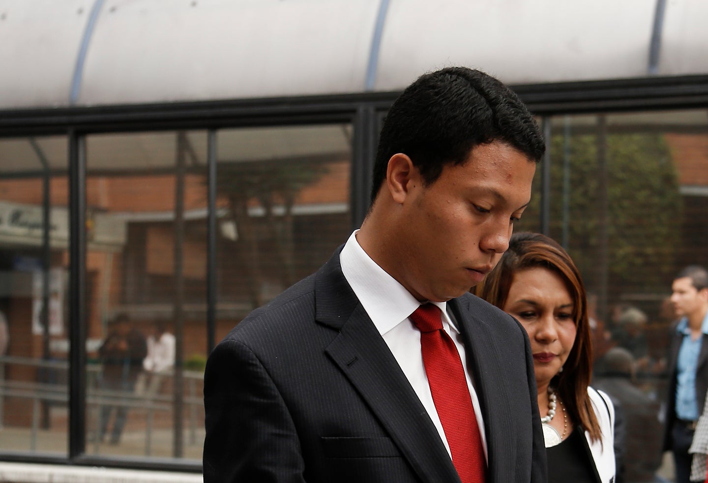 Jorge Colmenares y Oneida Escobar, hermano y madre de Luis Andrés Colmenares