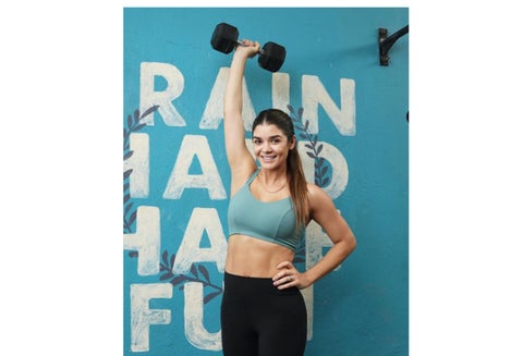 La presentadora Karen Bray.