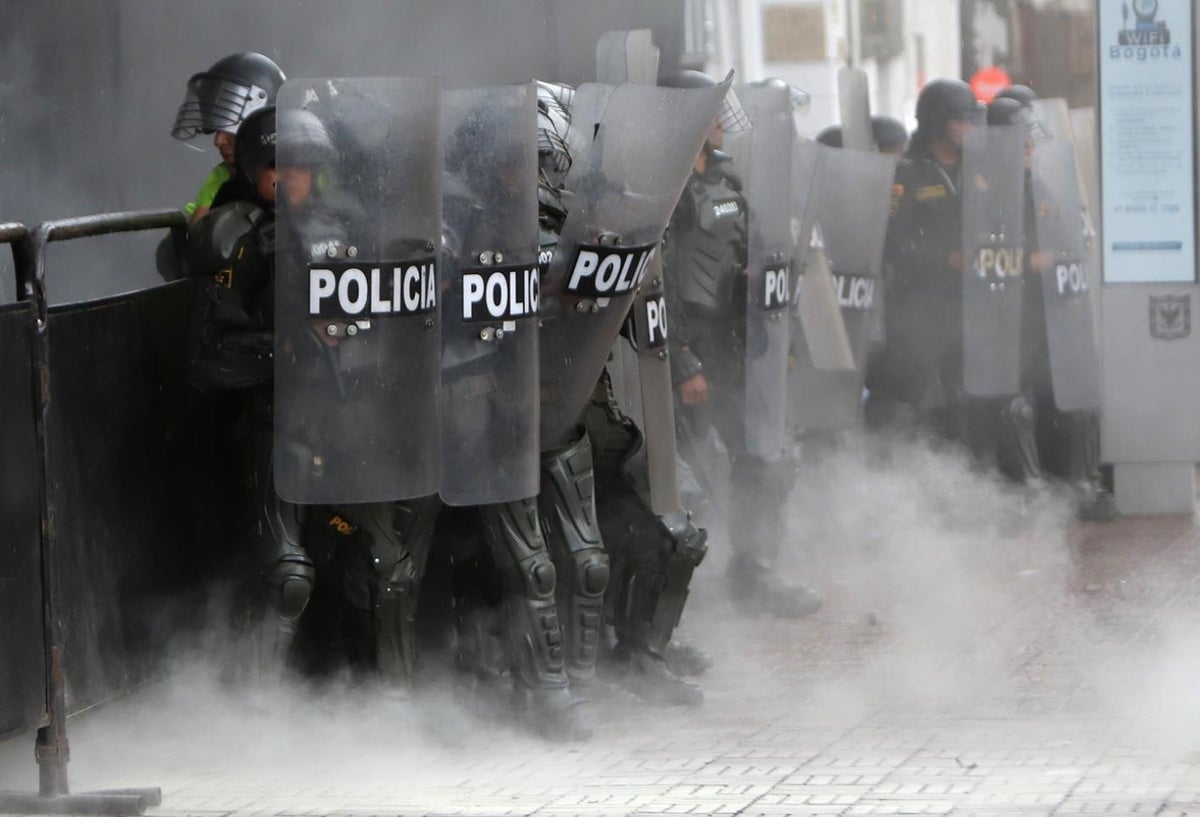 Marcha de estudiantes terminó en fuertes desmanes, en Bogotá