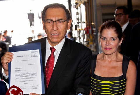 Martín Vizcarra y Mercedes Aráoz, los dos presidentes peruanos