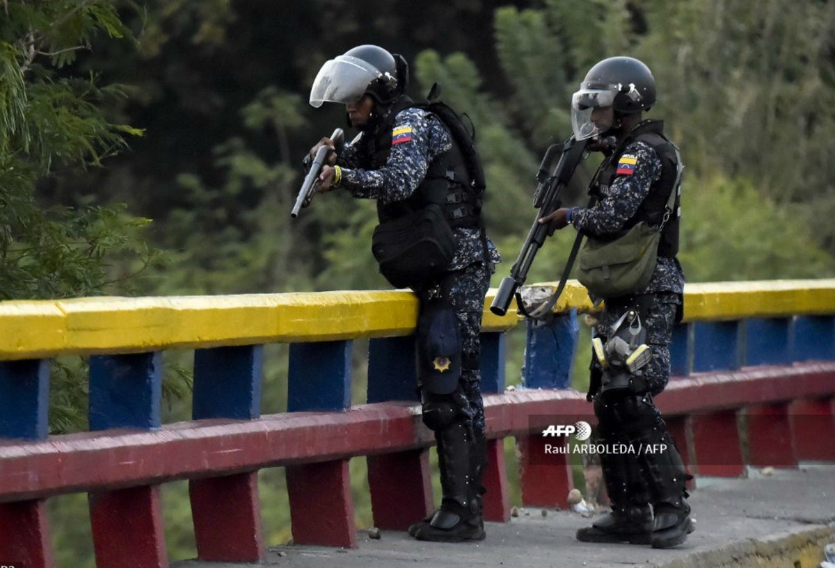 Militares venezolanos en la frontera con Colombia