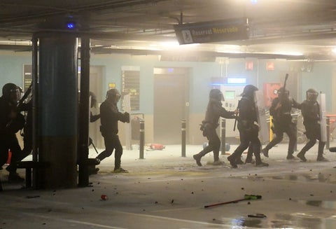 Policía de Cataluña en el aeropuerto de Barcelona