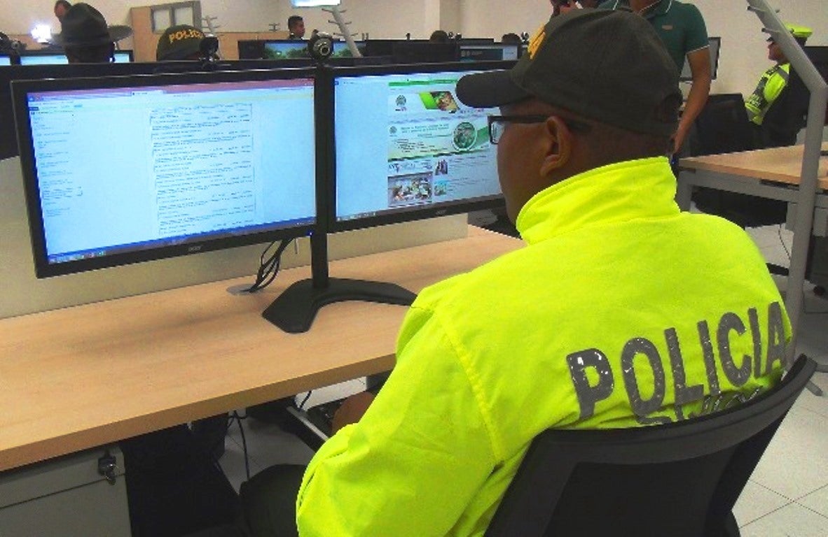 Policía