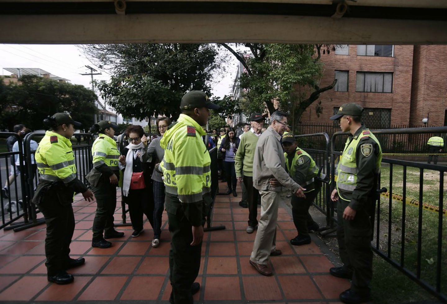Más de 1.200 policías estarán desplegados en los diferentes puntos de votación en Bogotá.