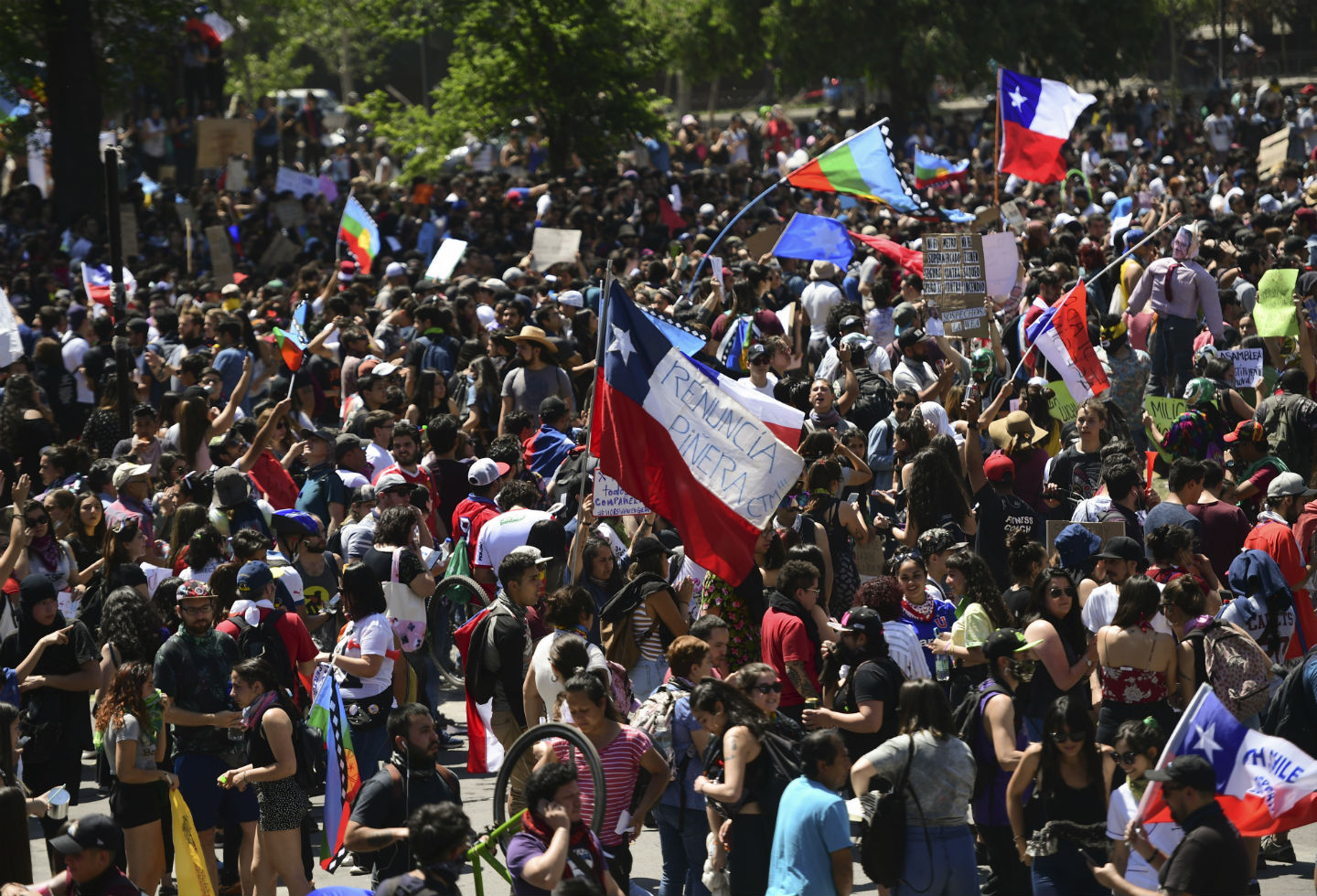 Protestas En Chile: Miles De Personas Vuelven A Llenar La Plaza Italia ...