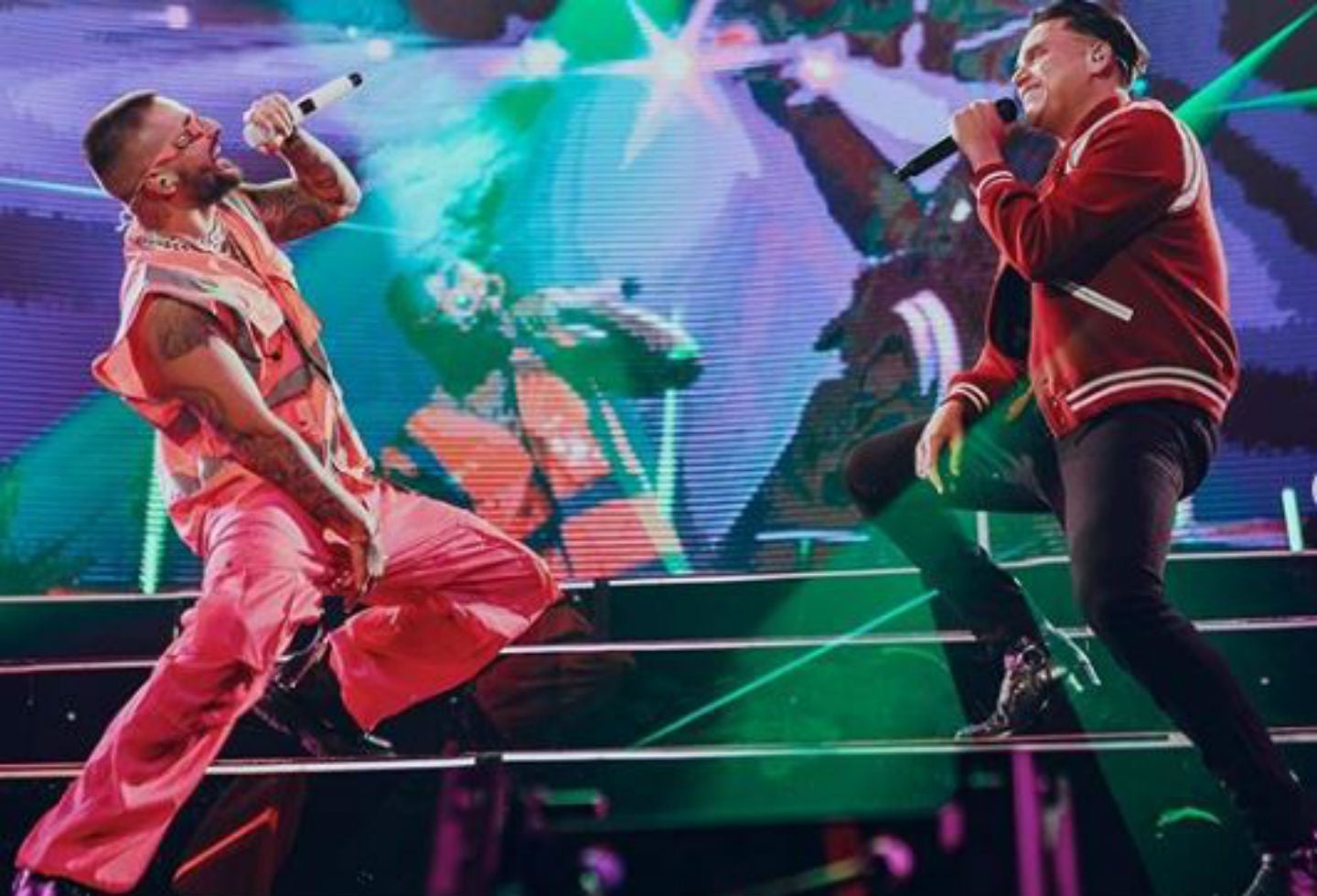 Maluma y Silvestre Dangond interpretan por primera vez en vivo 'Vivir bailando'