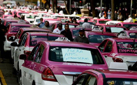 Protesta taxistas en México