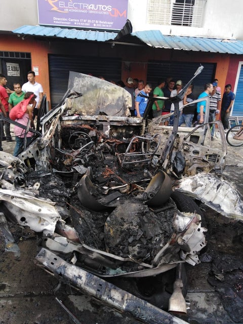 Vehículo incinerado en Cali