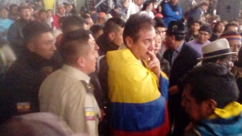 Policía retenido por indígenas en Quito