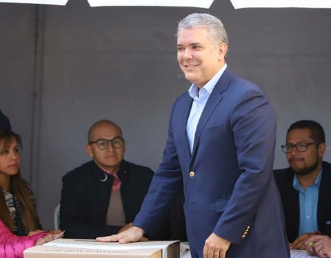 Iván Duque votando en elecciones 2019