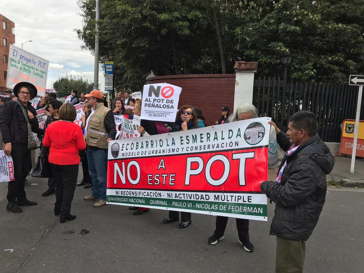 Plantón contra expedición del POT por decreto.