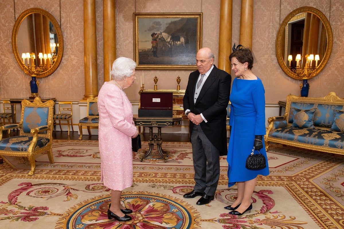 Antonio José Ardila junto a la reina Isabel II