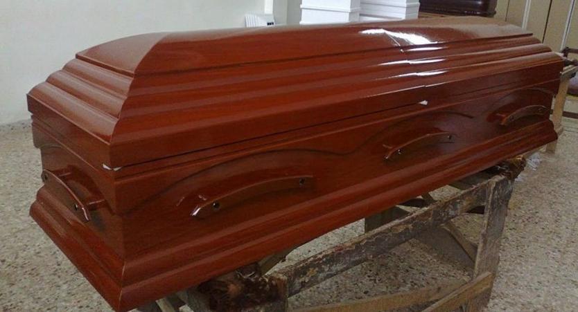 Familia compró un ataúd y en su interior estaban los restos de una mujer
