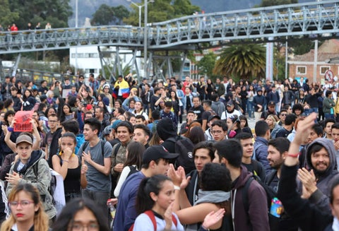 Paro nacional - Bloqueos en la Calle frente a la Universidad Nacional