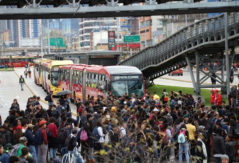 Paro nacional - Bloqueos en la Calle frente a la Universidad Nacional