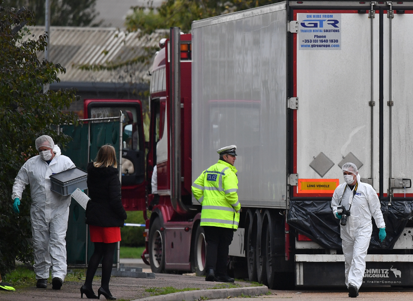 Camión hallado con 39 cuerpos de migrantes muertos en Inglaterra