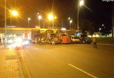 camioneros en la autopista Norte en Bogotá