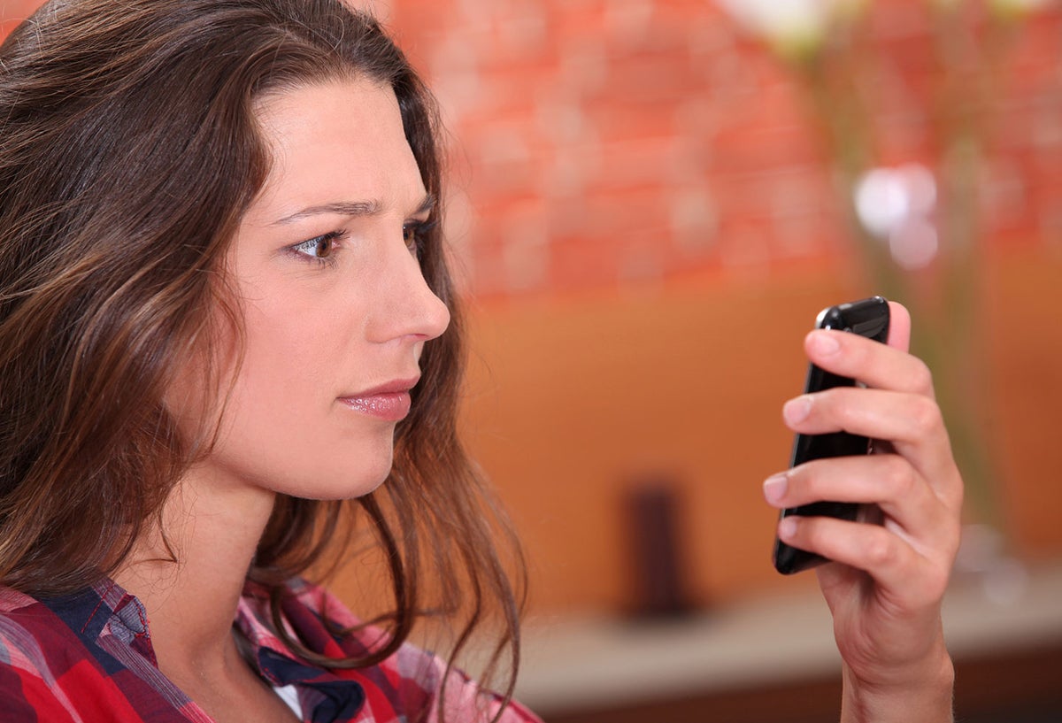 Mujer usando smartphone