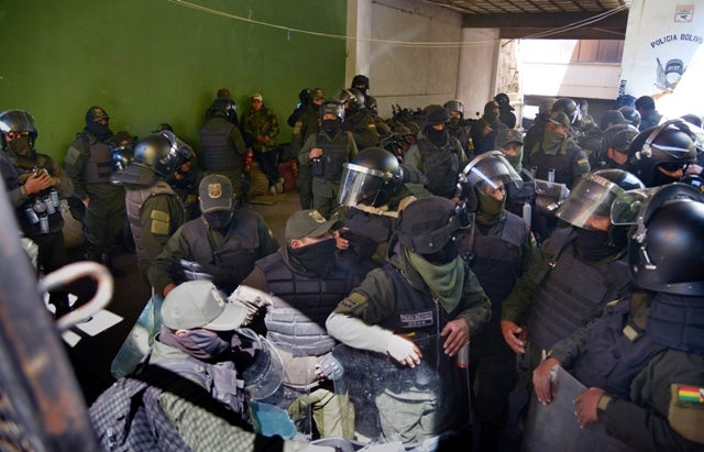 Policías en Bolivia.