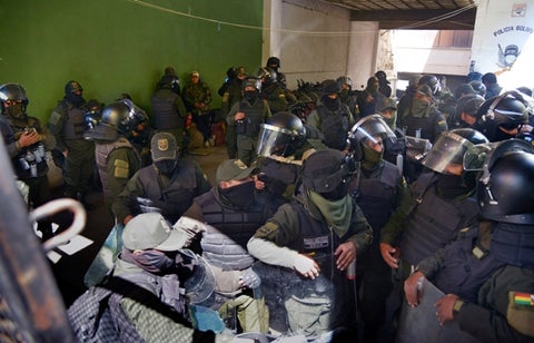 Policías en Bolivia.