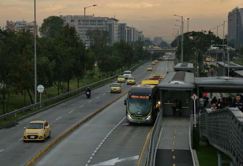 Estación de Transmilenio sobre la Calle 26