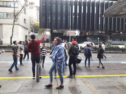 Estudiantes protestan en la Distrital