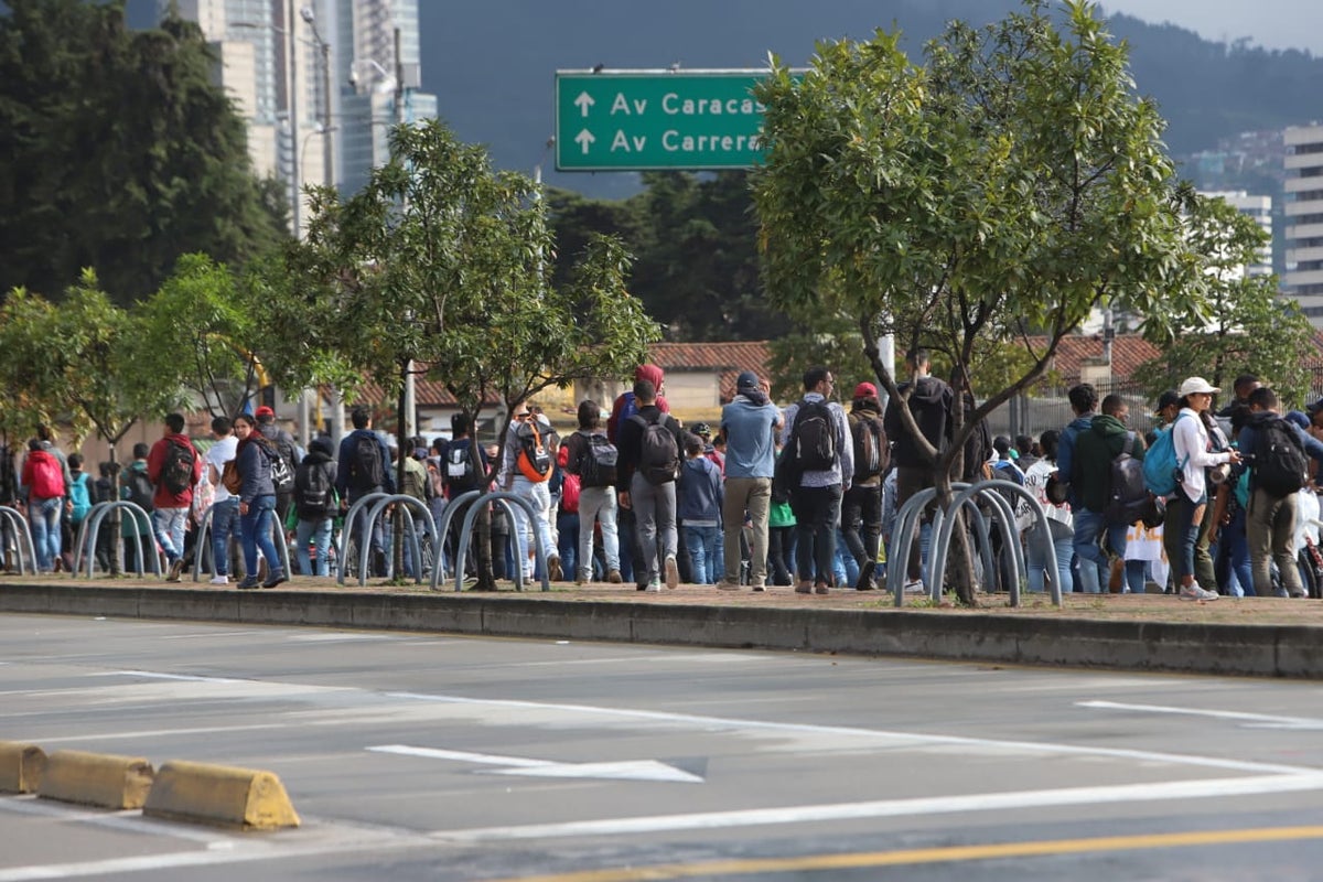 La gente es transportada en camiones por la falta de buses en el sur de Bogotá