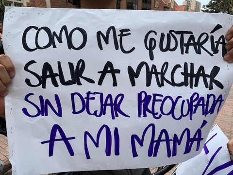 Las pancartas hablan durante las marchas del paro nacional.