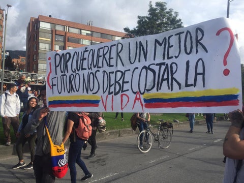 Pancartas en medio del paro nacional, en Bogotá