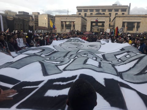 Pancartas en medio del paro nacional, en Bogotá
