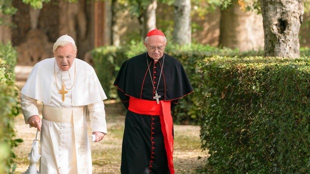 Anthony Hopkins y Jonathan Pryce en 'Los dos papas' (Netflix)