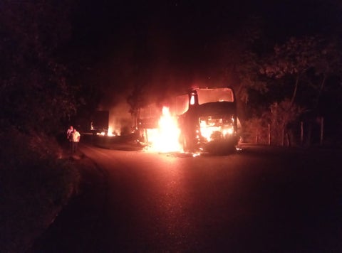 Eln incendió varios vehículos en Antioquia