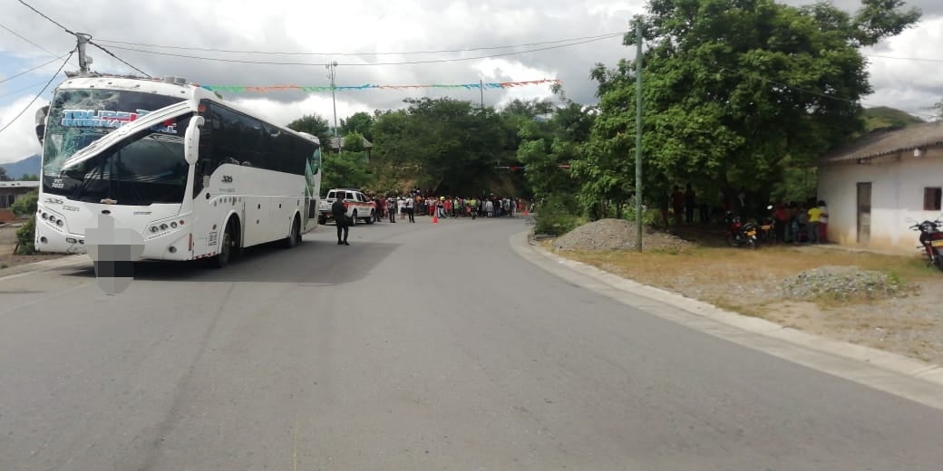 El bus de Turismo atropelló a varios peatones.