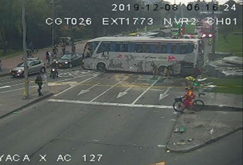 Accidente de bus en la Calle 127 con Av. Boyacá