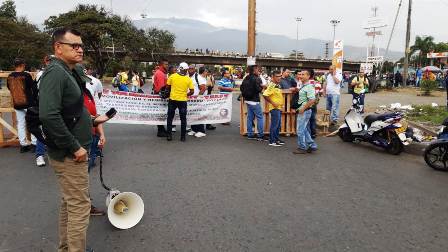 Varios sitios de Cali se encuentran bloqueados por el paro nacional