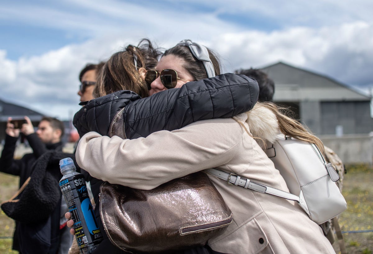 Familiares de víctimas de accidente de avión chileno rumbo a Antártida.