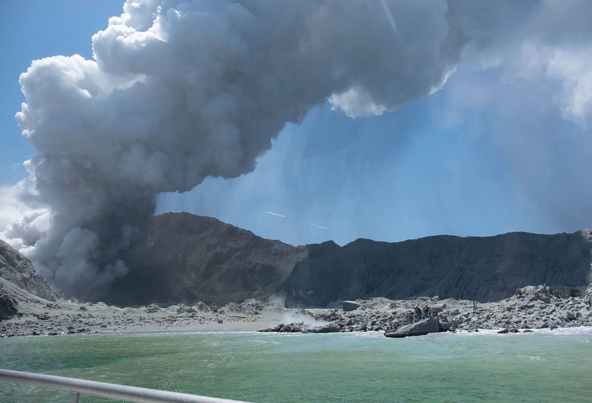 Erupción de volcán en Nueva Zelanda
