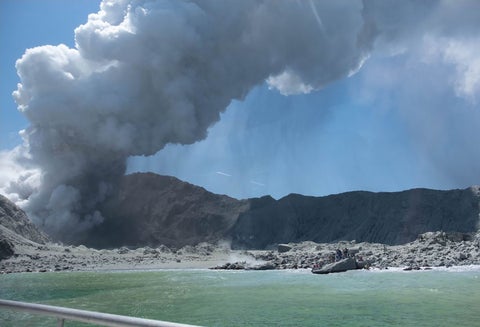 Erupción de volcán en Nueva Zelanda