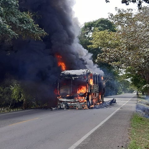 Incineran bus en La Guajira