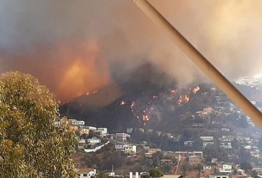Incendio en cerro de Valparaíso, Chile