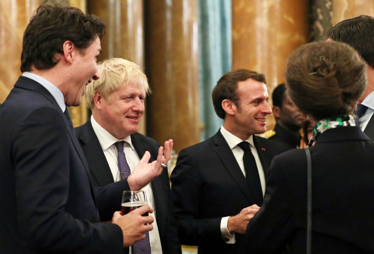 Primer ministro británico, Boris Johnson junto al presidente francés, Emmanuel Macron.