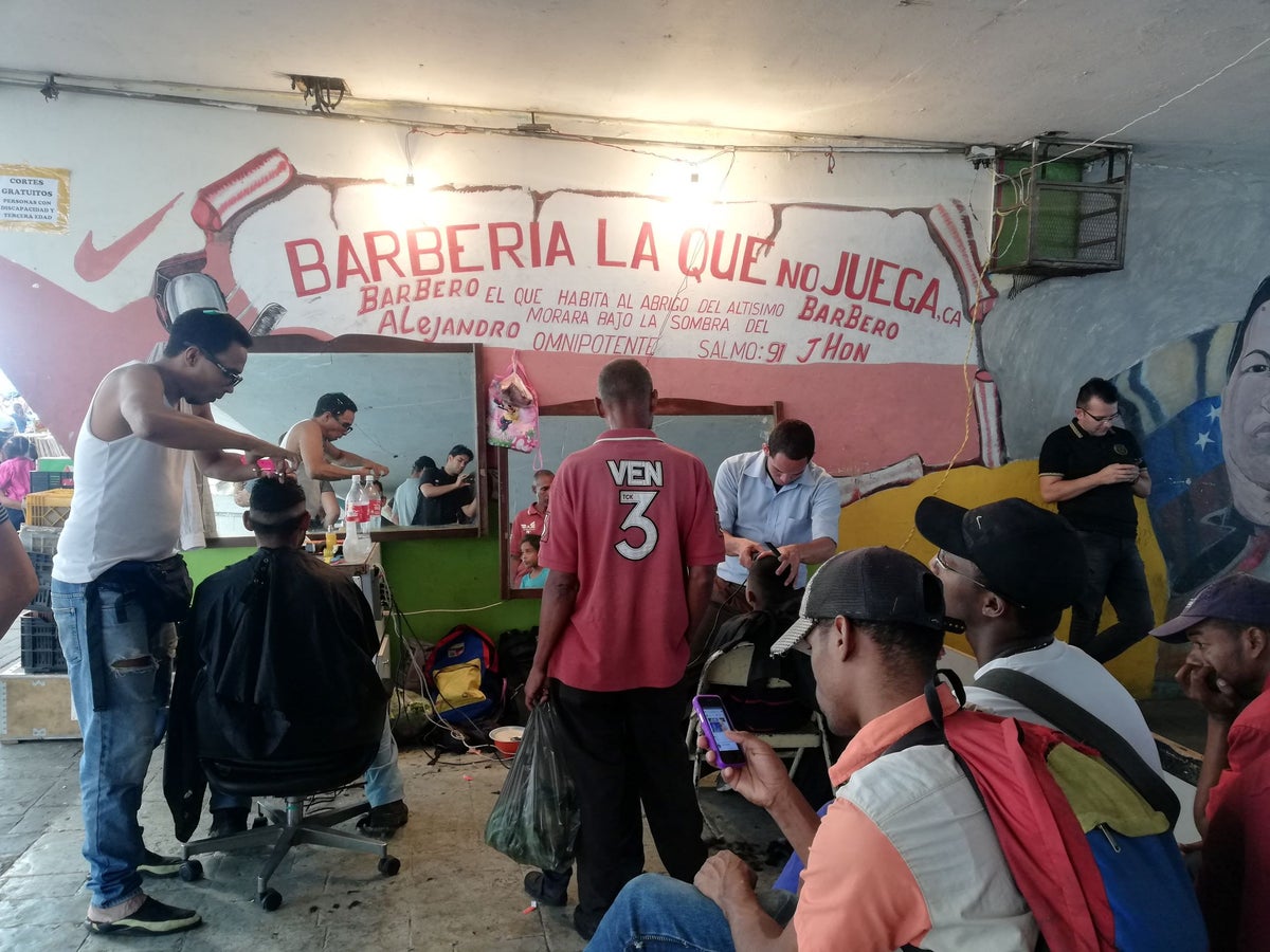 Pacientemente esperan los clientes