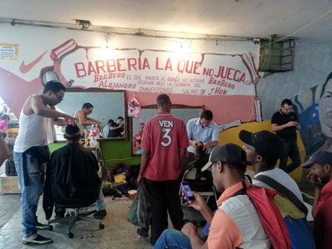 Pacientemente esperan los clientes