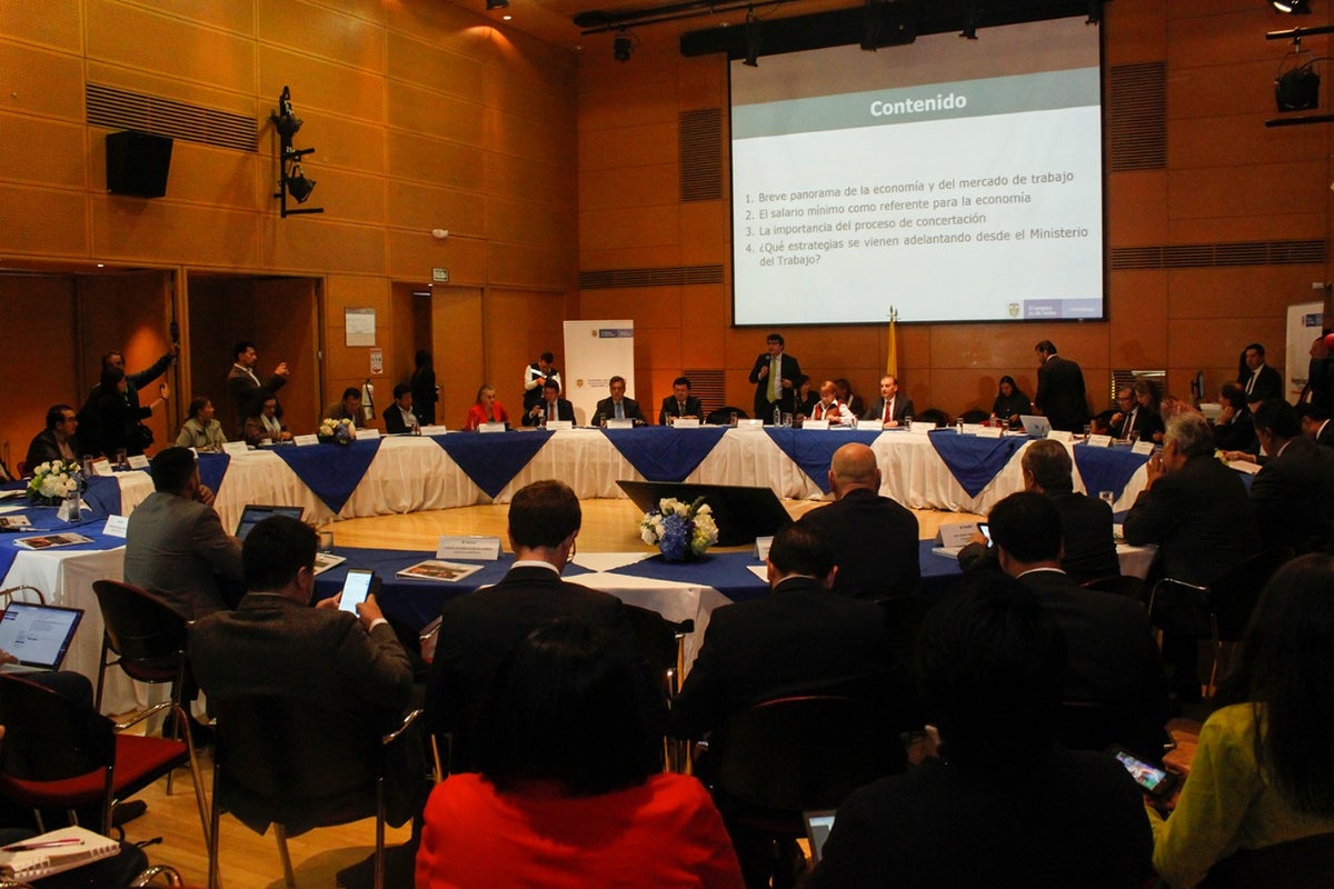 Mesa de Concertación Salarial define aumento de salario mínimo del próximo año.