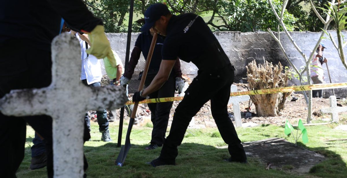 Exhumación de restos en cementerio de Dabeiba, Antioquia.