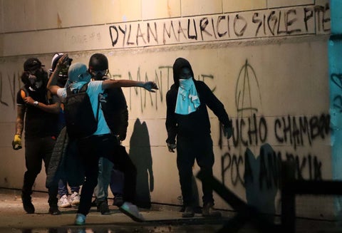 Impactantes imagenes de encapuchados y vandalismo en paro nacional / 21 de enero