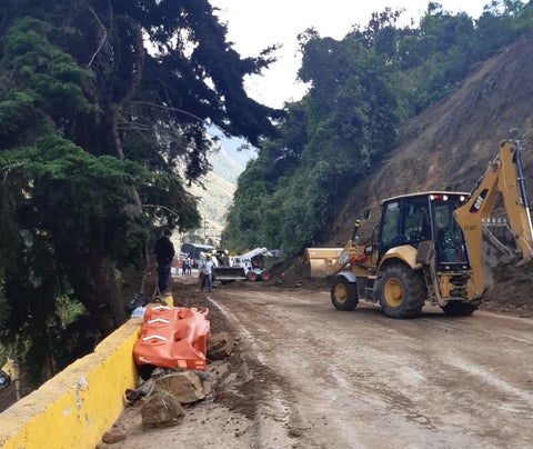 Deslizamiento en vía Cajamarca - Calarcá